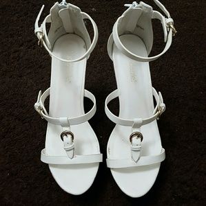 Shoedazzle White wedges size 7.
